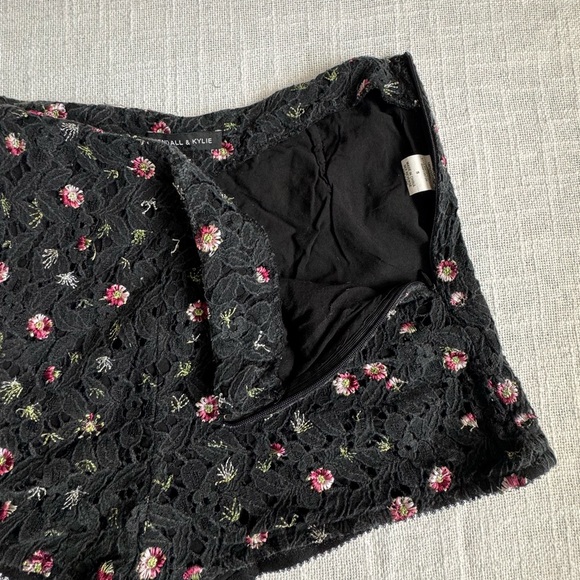 Kendall & Kylie Black Shorts Embroidered Lace Floral Boho Festival Small - Picture 5 of 9